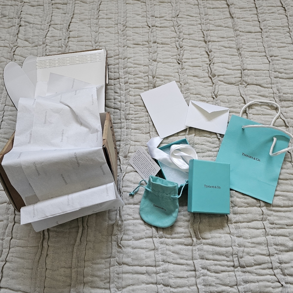 Tiffany & Co. Blue Gift Packaging Set